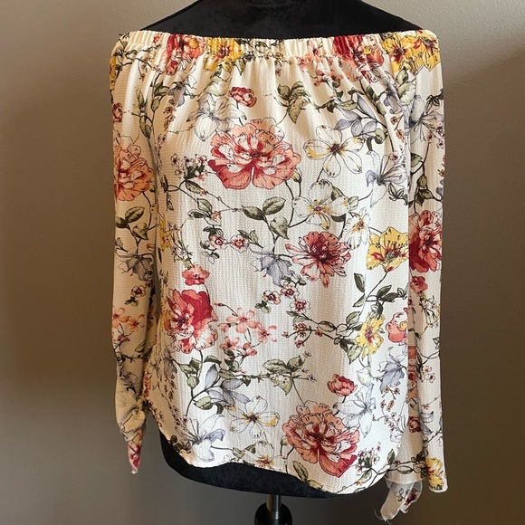 Off the shoulder floral top - Picture 1 of 6